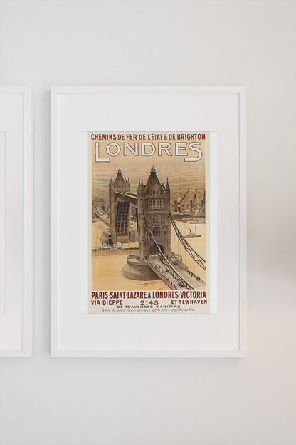 Londres Paris to London poster on a light wall